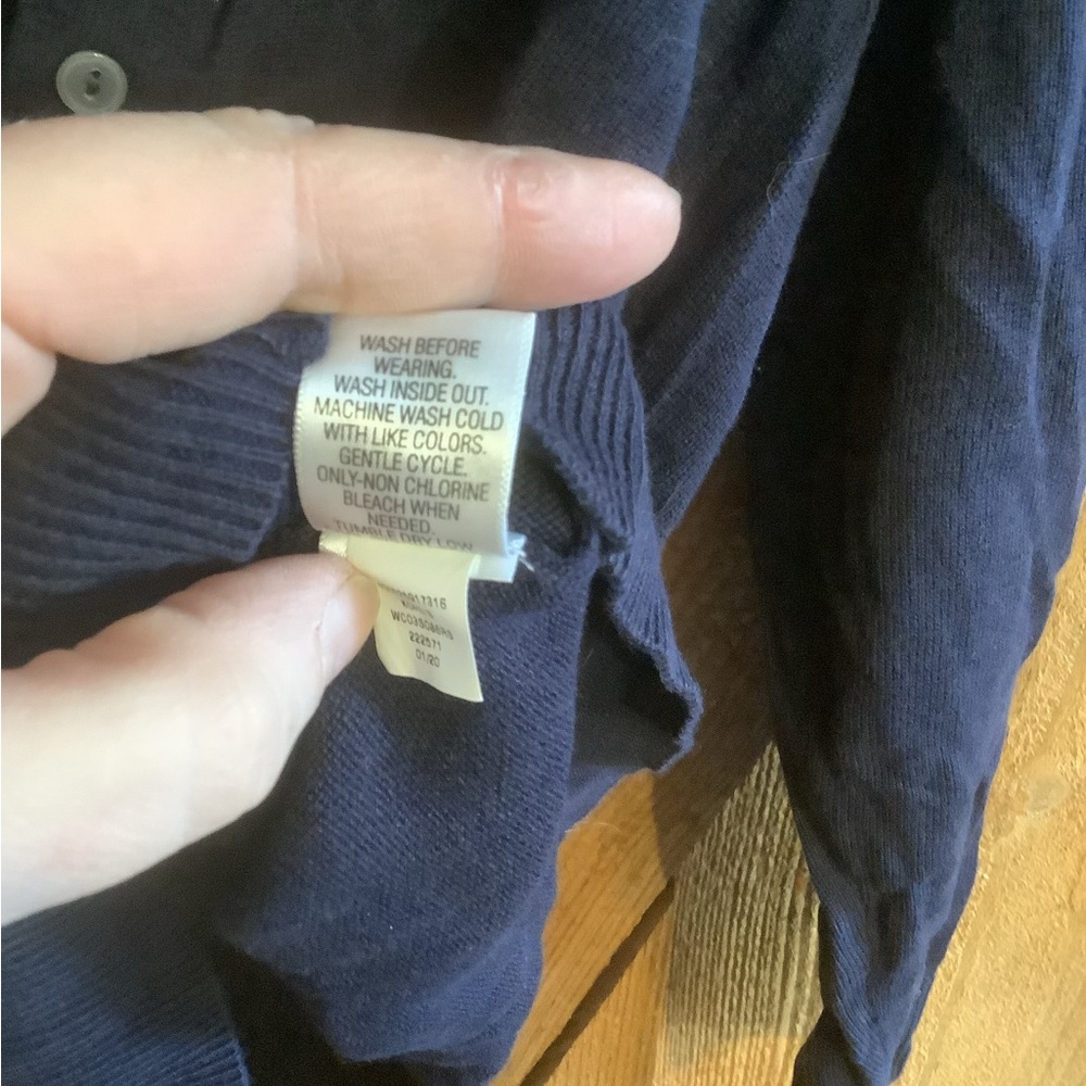 Croft & Barrow a navy blue cardigan - Picture 4 of 4